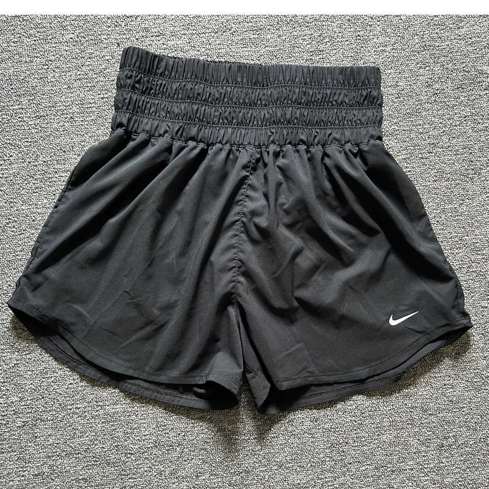 Nike One Women's Dri-FIT Ultra High-Waisted 3" Brief-Lined Shorts